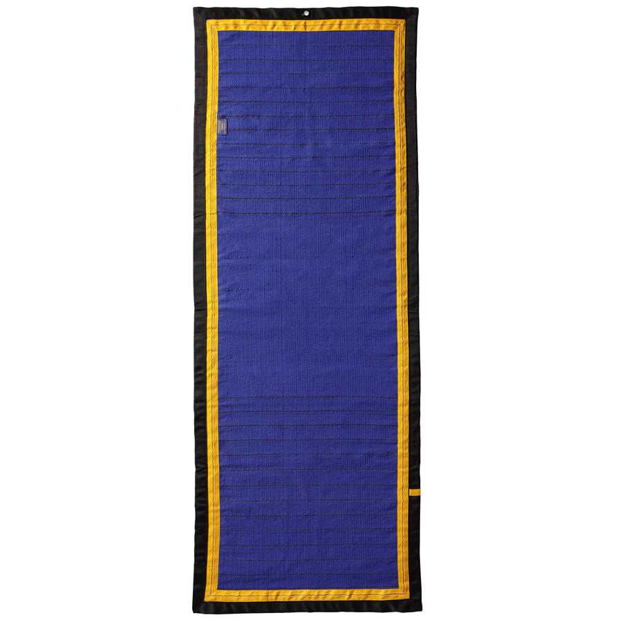 ridgeback® rug indigo hot yoga mat rug, showing grip boarders that allow not to move during practice